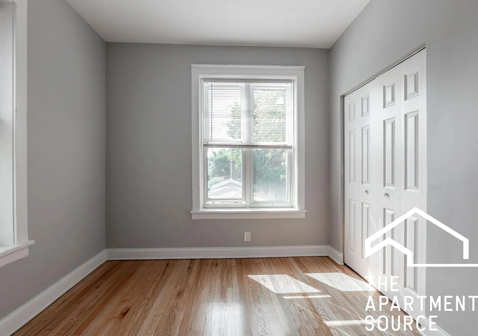 3 bed, 1200 sqft, $2,400 — Photo 3