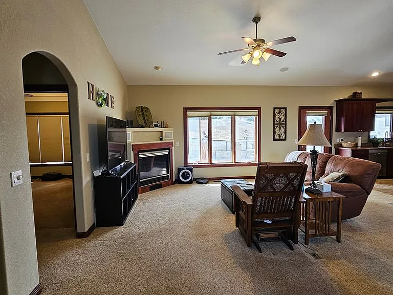 4144 Augusta Dr — Photo 8