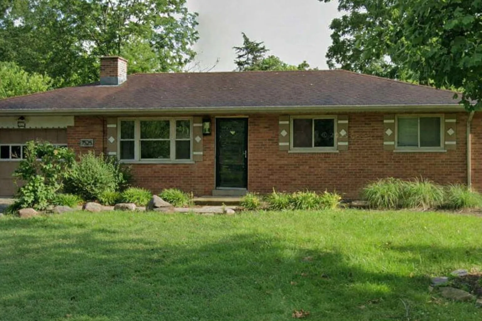 7525 Esther Dr — Photo 1