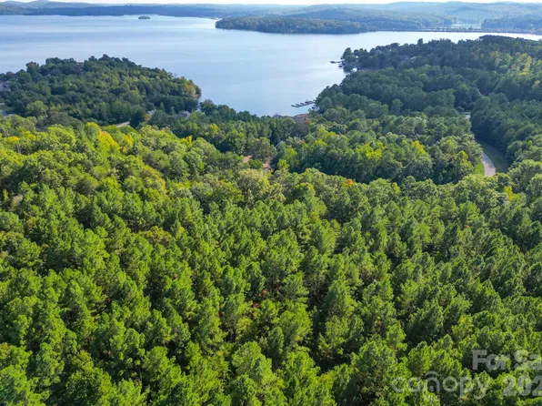 222 Mallard Dr, New London, NC 28127