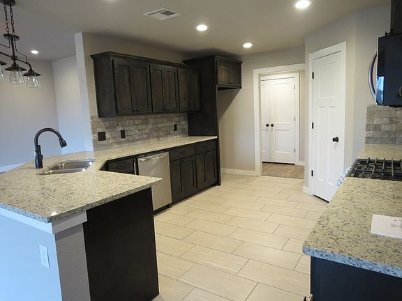 4th image of 2100 Royal Oak Dr