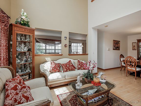 3rd image of 3232 Foxridge Ct