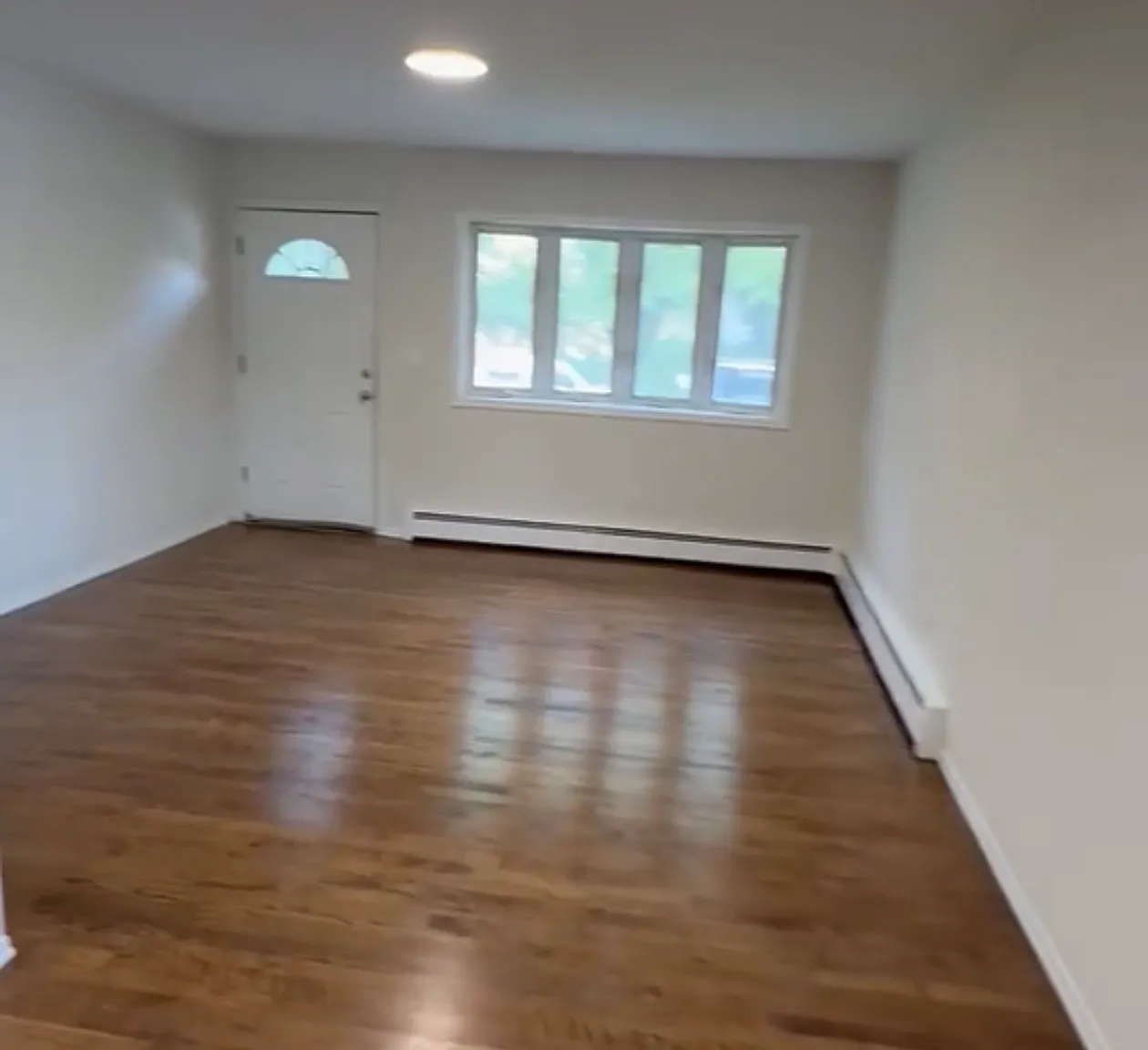 3 bed, 1100 sqft, $3,600 — Photo 1