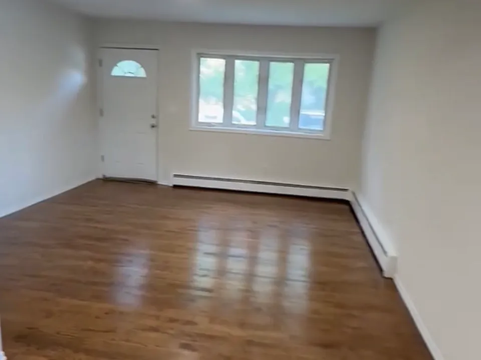 28 Laurel Dr