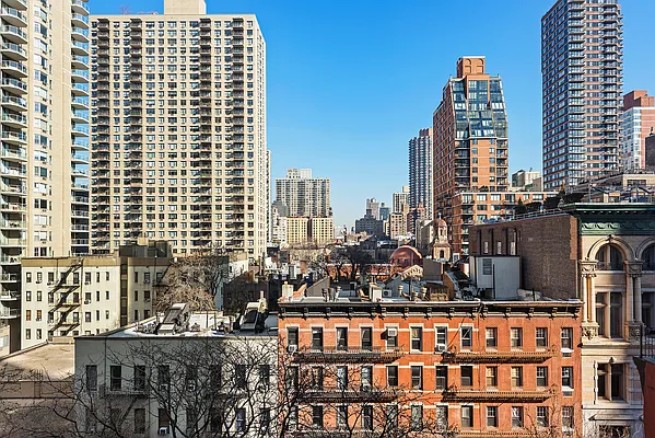 Sold by Corcoran | media 21