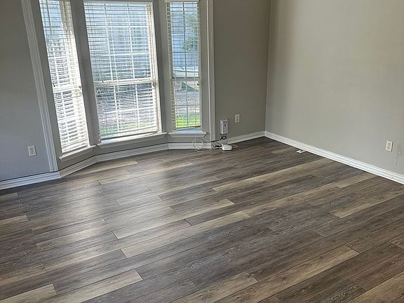 5th image of 70403 L St