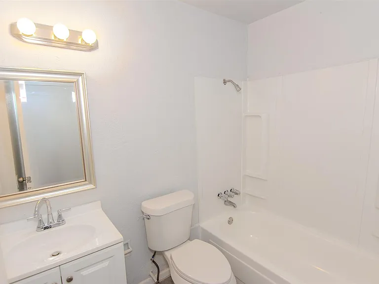 9706 Farragut St — Photo 8