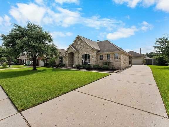 2nd image of 18634 Summercliff Ln