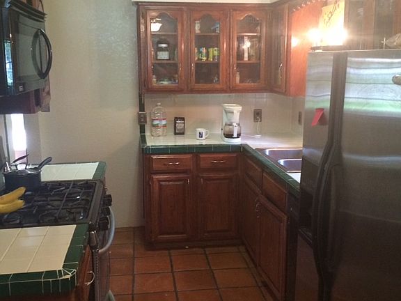 2nd image of 906 E Taylor