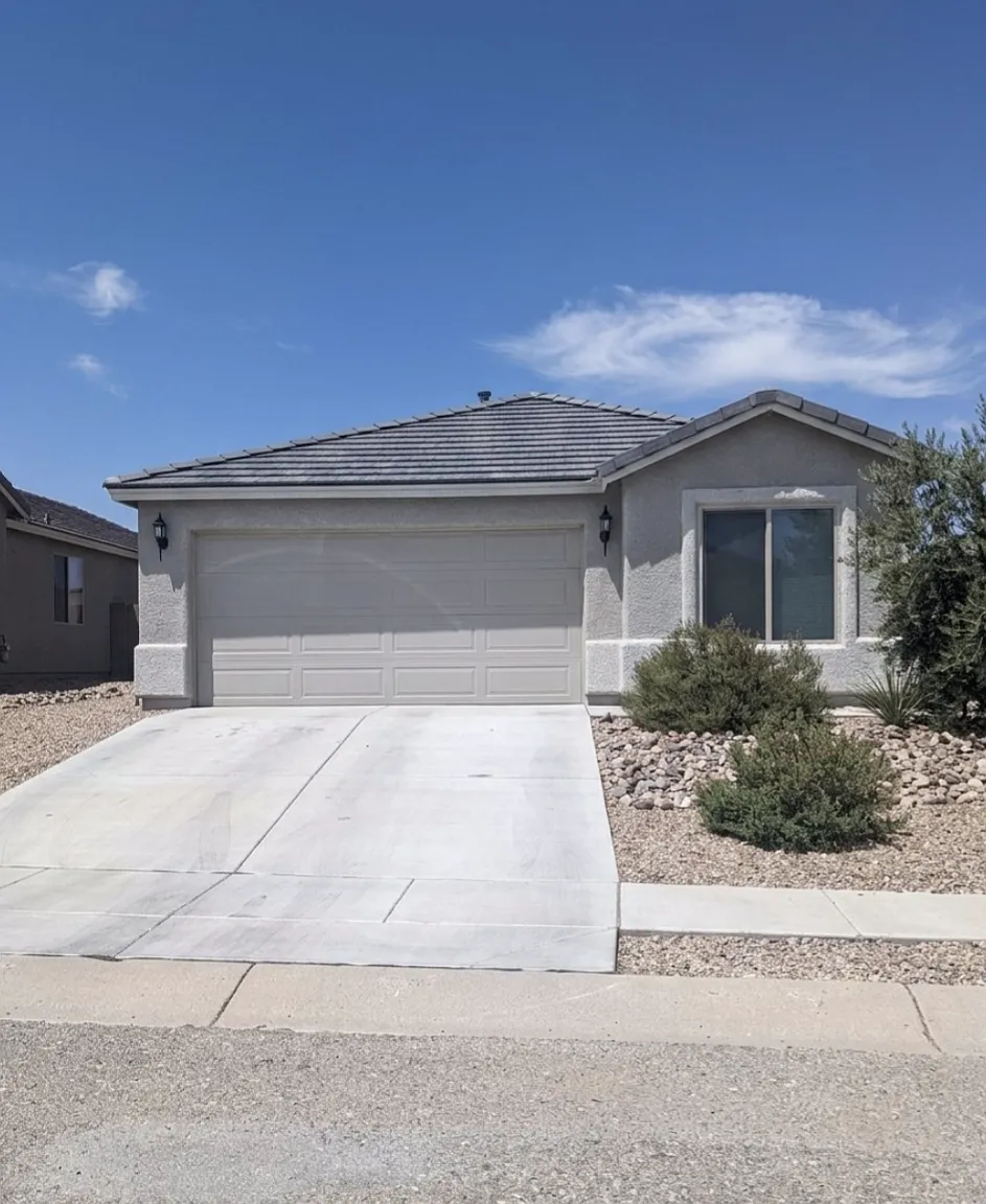 4 bed, 1652 sqft, $1,800 — Photo 1