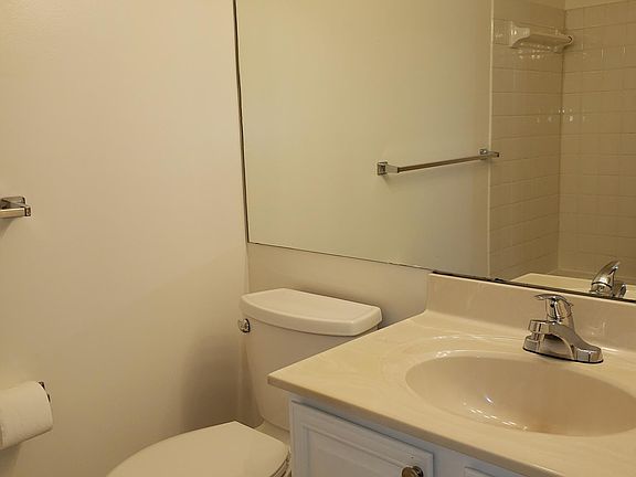 5th image of 15 Dudley Ct