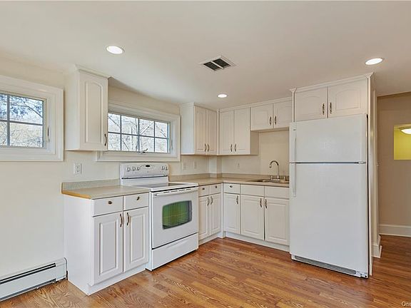 4th image of 52 Vanderbilt Ave
