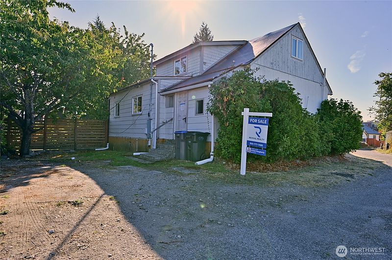 2nd image of 917 Cogean Avenue