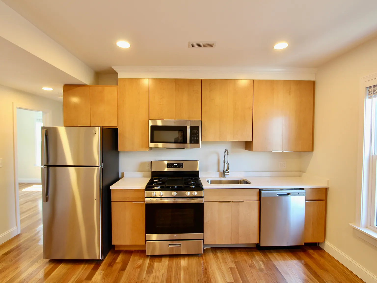 4 bed, 1300 sqft, $3,000 — Photo 1