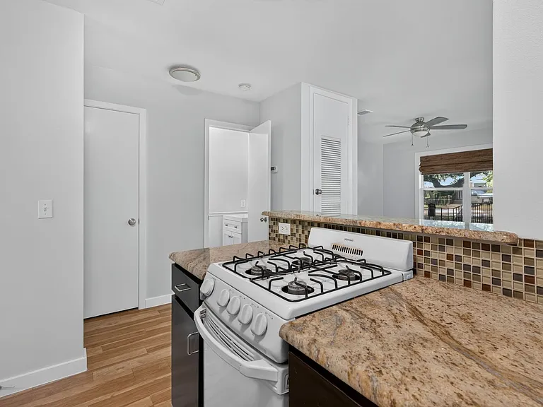 1513 Travis Heights Blvd — Photo 6