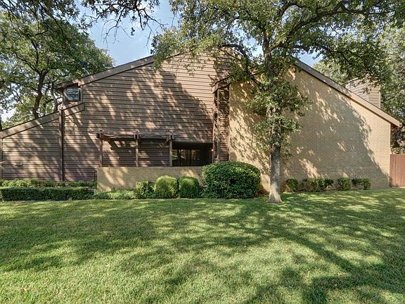 2nd image of 744 Oakwood Trl