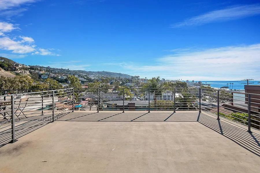 2 bed, 975 sqft, $4,300 — Photo 1