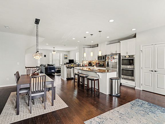 3rd image of 4011 Zilker Park Dr