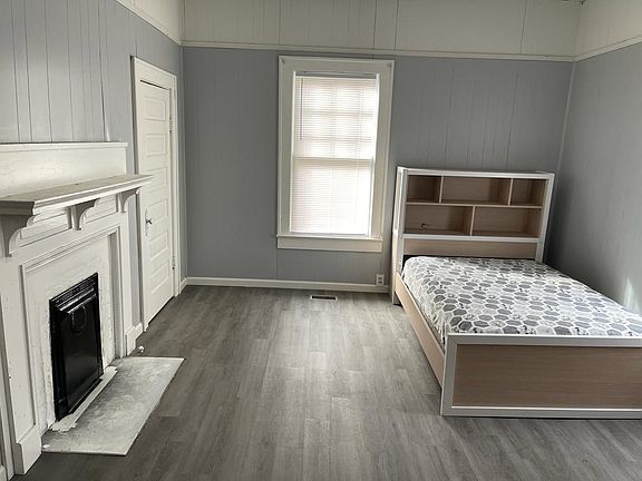 3rd image of 207 E Academy St