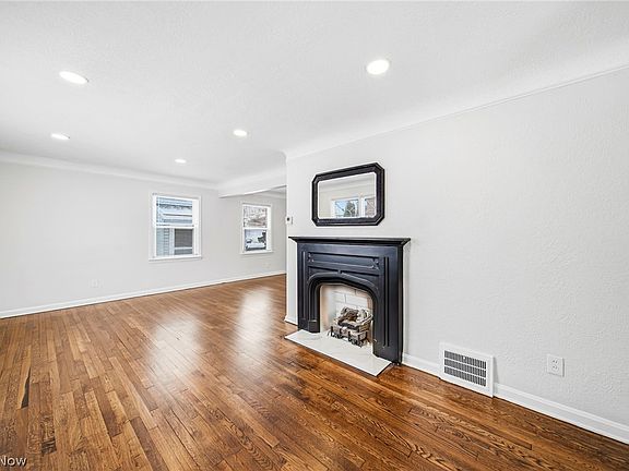 3rd image of 291 E 204th St