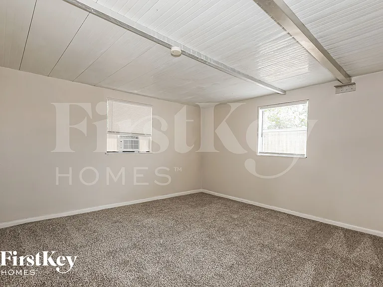 10805 Piccadilly Rd — Photo 16