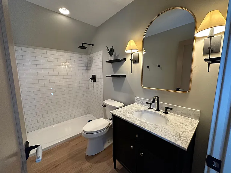 Ensuite bathroom for bedroom #2