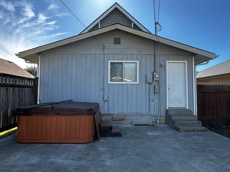 1120 F St — Photo 25
