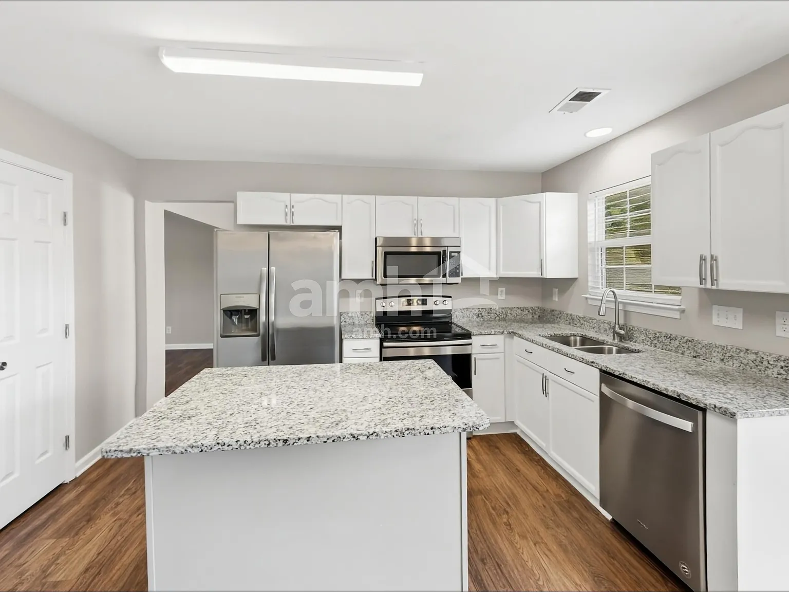 3 bed, 2.5 bath, 2084 sqft, $2,170 — Photo 3