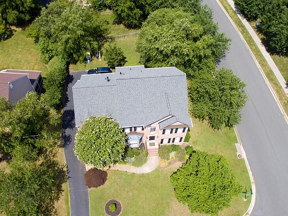 3rd image of 6001 Glen Abbey Dr