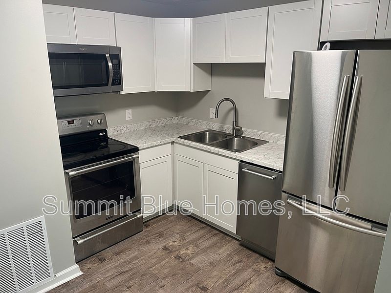 1st image of 555 N Dupont Ave