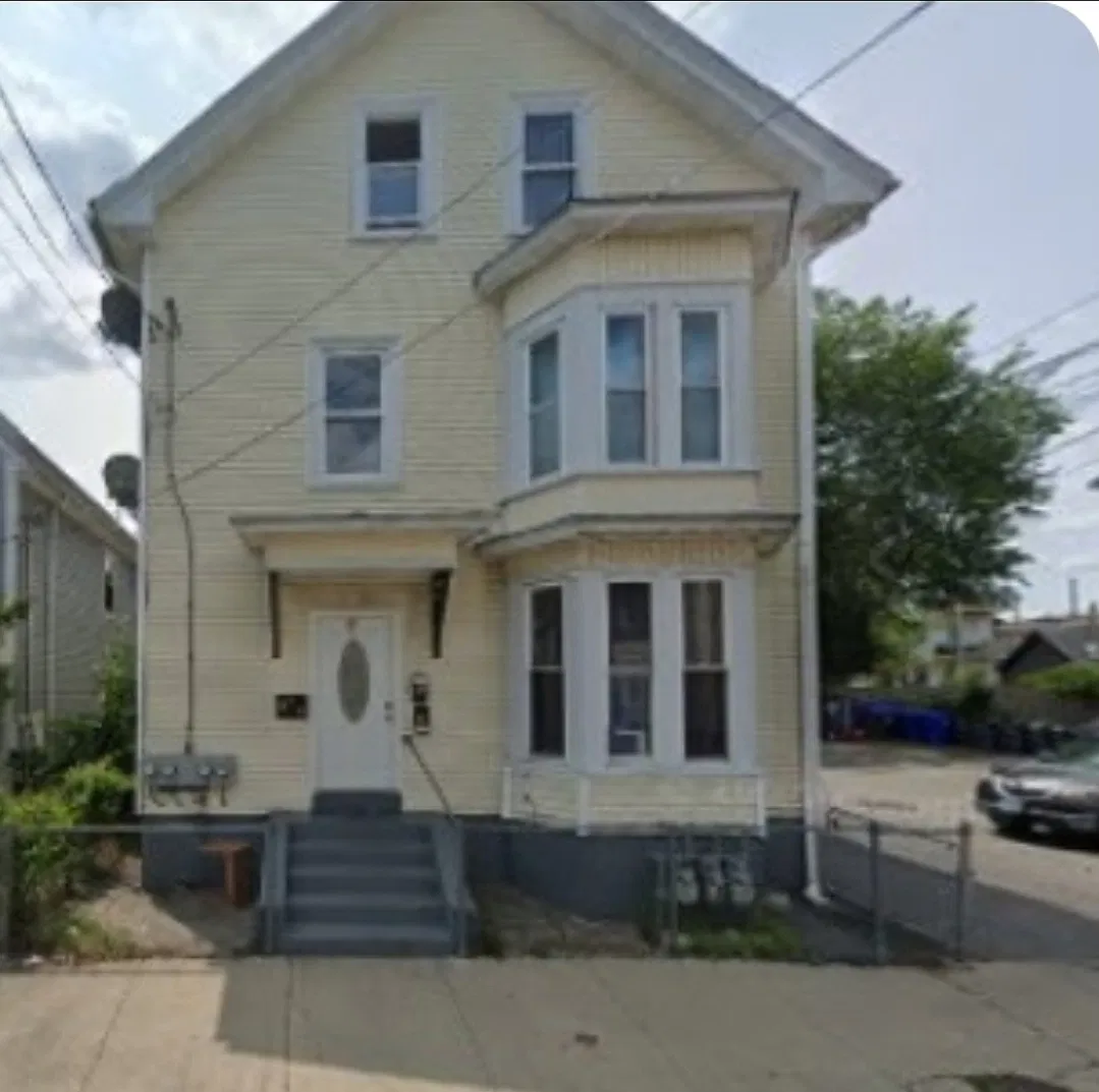 2 bed, 868 sqft, $1,600 — Photo 1