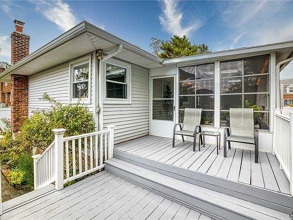 5th image of 40 Highland View Dr