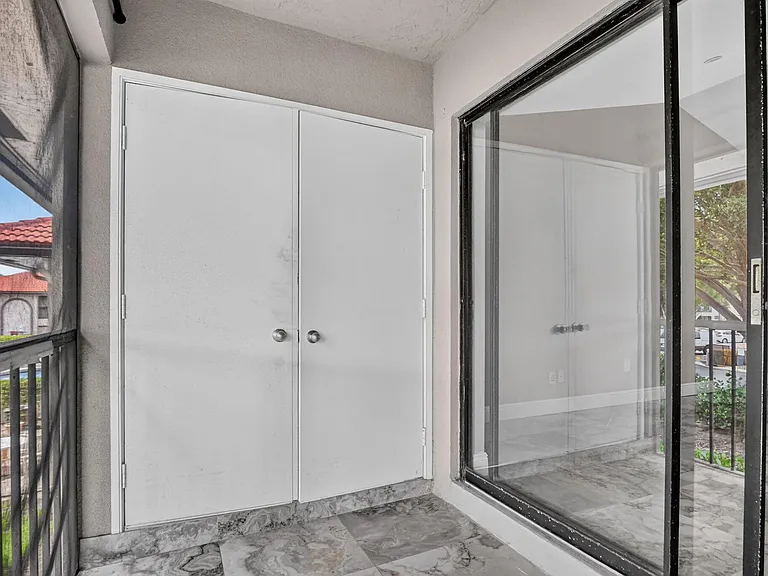 301 Club Cir #208 — Photo 30
