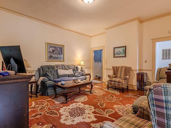 21st image of 507 Center St