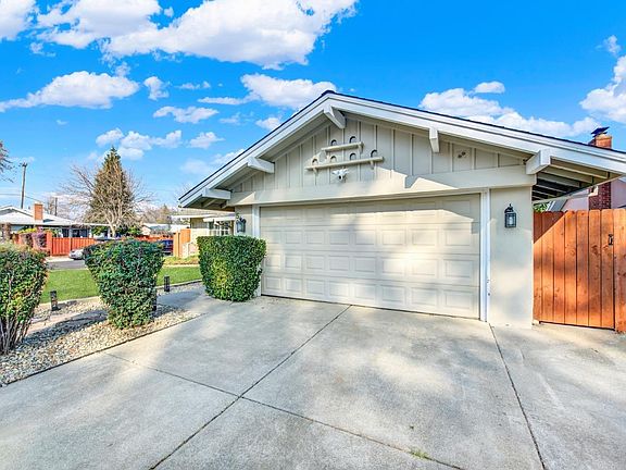 2nd image of 501 Azalea Way
