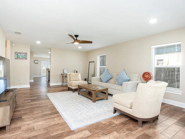 1313 E Cayuga St — Photo 4