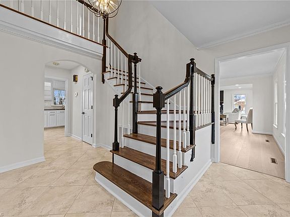 3rd image of 1025 Neely Dr