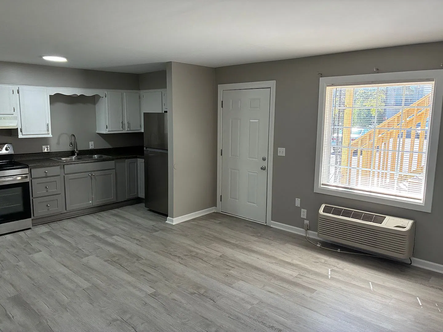 Cedar Trace Apartments - 1213 West Reservoir Ave — Photo 3