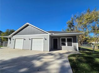 32 E 7th St, Adrian, MO 64720