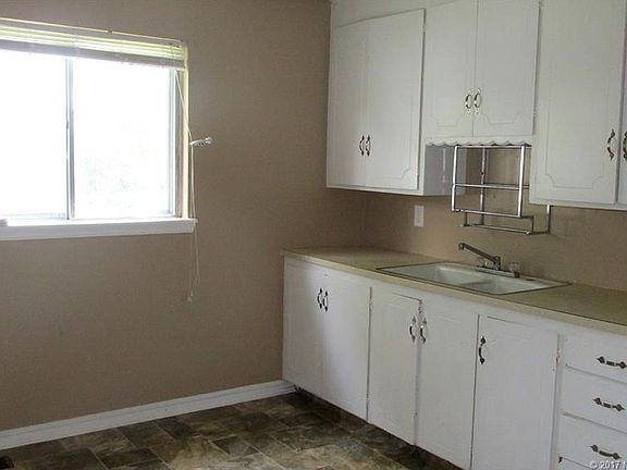 4th image of 1005 S Park St