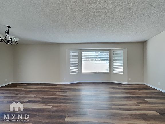 3rd image of 890 Leisure World