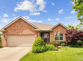 9 E Picketts Xing, Edwardsville, IL 62025