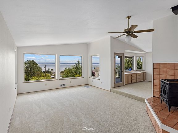 4th image of 1379 SE Camano Dr