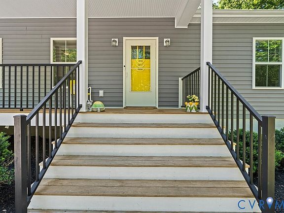 2nd image of 3737 Robinson Rd