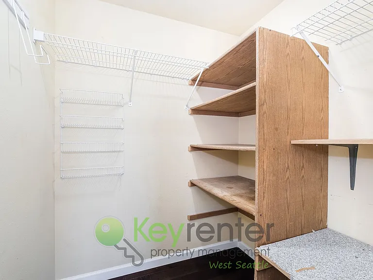 9522 1st Ave NE #B8 — Photo 18