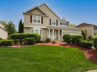 1143 Sandhurst Ln, Carol Stream, IL 60188