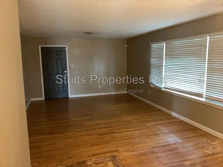 1102 Michigan Ave — Photo 6