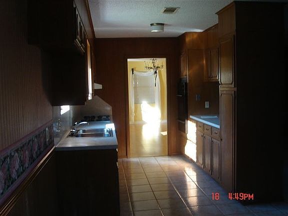 4th image of 1107 Verna Dr