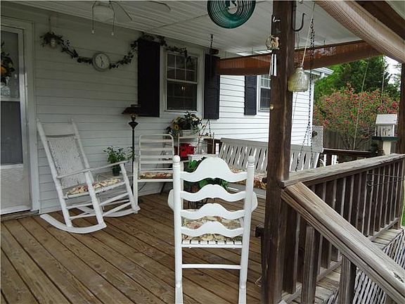 5th image of 528 Mill St