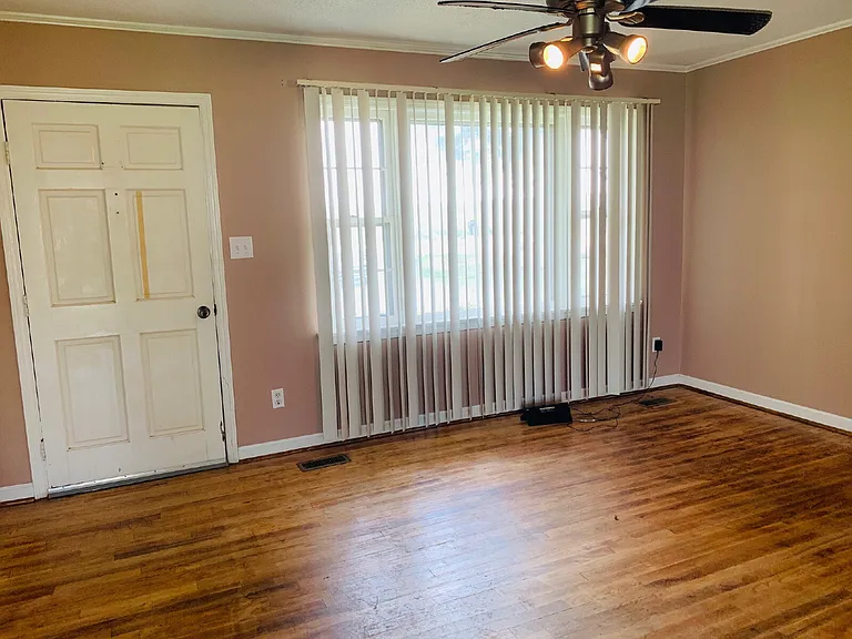 450 Lees Country Club Rd — Photo 2